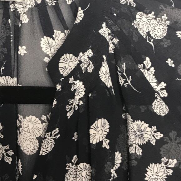 Vince “Calico” Size XS Floral Shirred 100% Silk Blouse Quiet Luxury Romantic - Picture 14 of 16